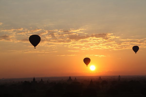 Ballonfahrten über Bagan in Myanmar