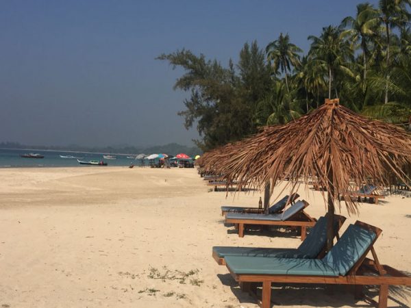 Was ist die beste Zeit für einen Urlaub in Myanmar? Hier: Sonne tanken am Ngapali Beach!