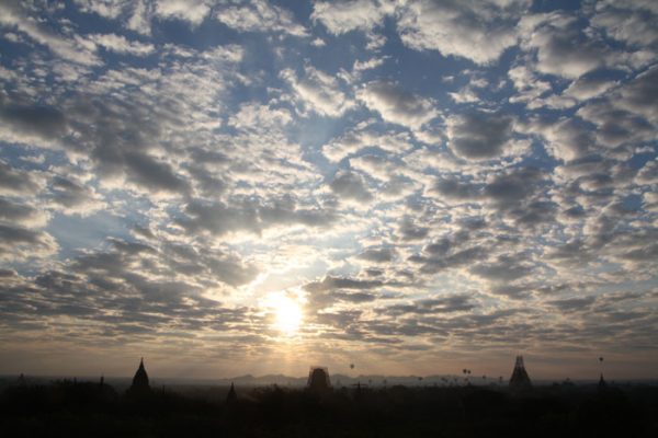 Wetter in Myanmar - auch in der Trockenzeit gibt es Wolken am Himmerl! 