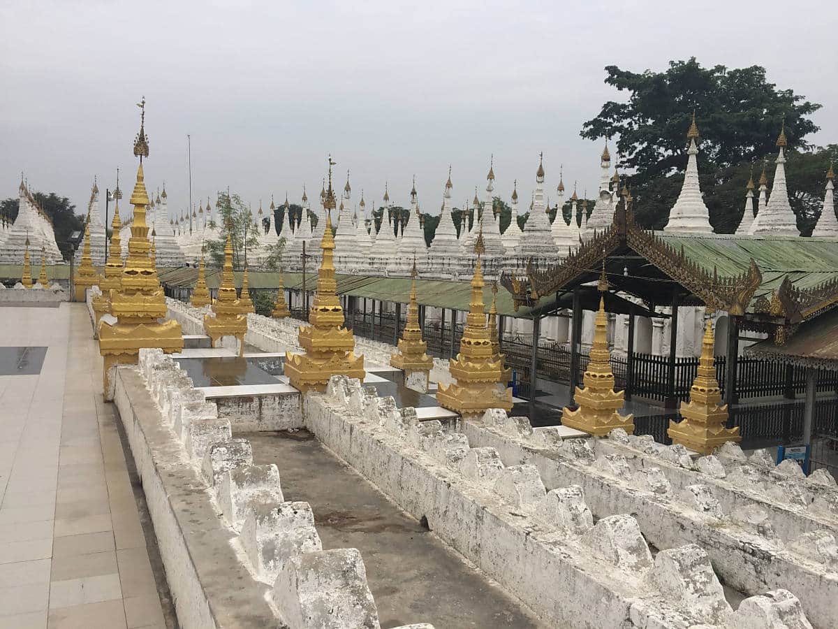 Kuthadow Pagode am Fuße des Mandalay Hills