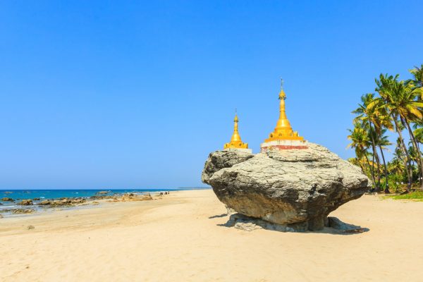 Ngwe Saung Beach (Shutterstock.com)