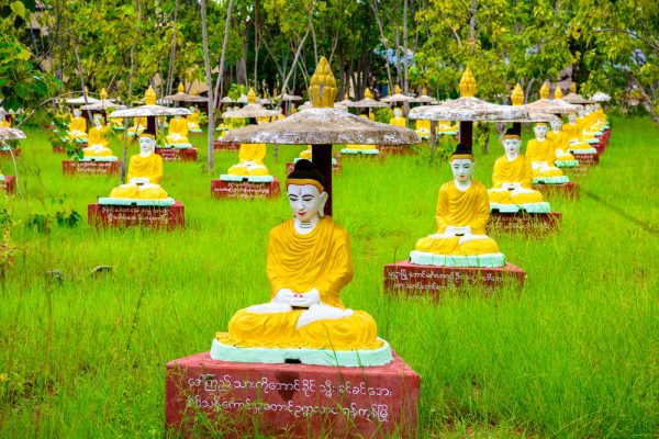 Buddha Statue im Maha Bodhi Ta Htaung, einem Kloster in Monywa Township