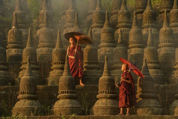 Novizen auf dem Ratanabon Paya in Mrauk-U. (Shutterstock.com)