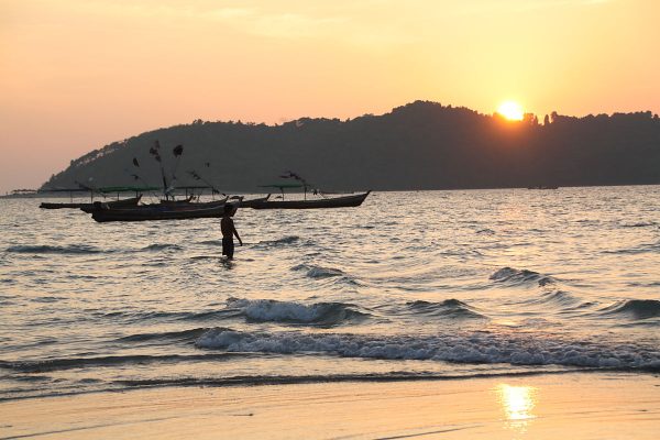 Romantisch wird es am Ngapapali Beach zum Sonnenuntergang.