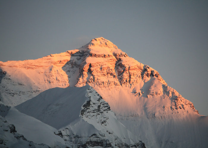 Der Mount Everest in Tibet – der höchste Berg der Welt.