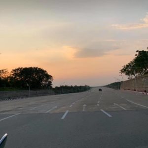 Leere Autobahn in Naypyidaw 2019.