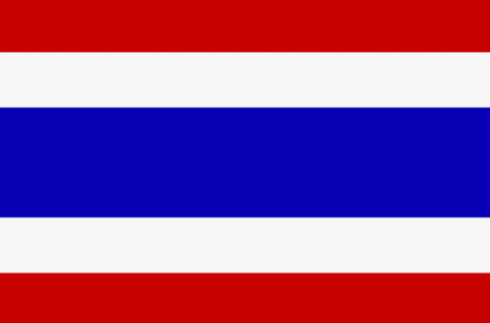 Die Thailand-Flagge: Fünf horizontale Streifen (rot, weiß, blau in doppelter Höhe, weiß, rot).