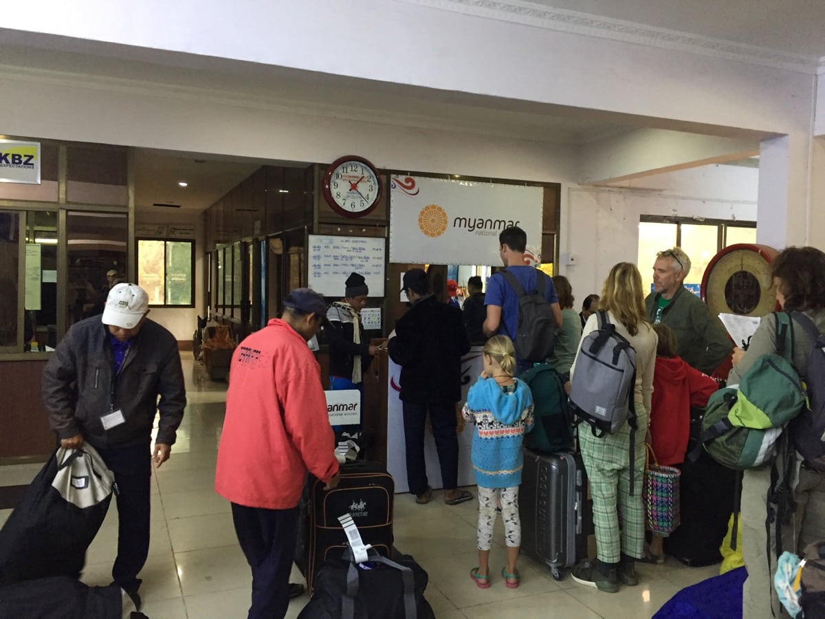 Im Flughafen Heho am Inle Lake